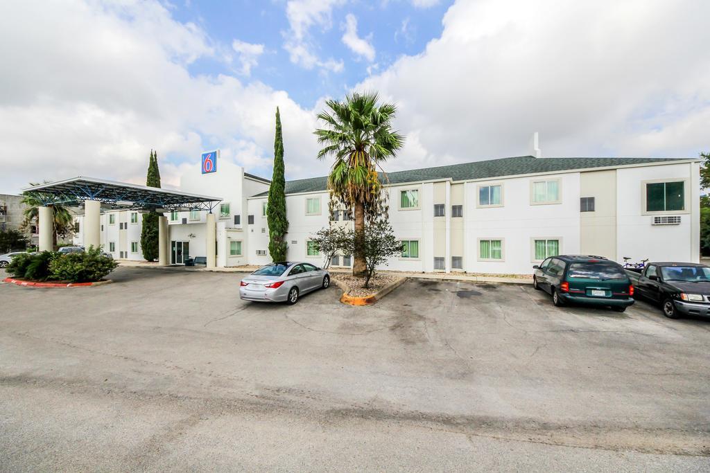 Motel 6 New Braunfels Exterior photo