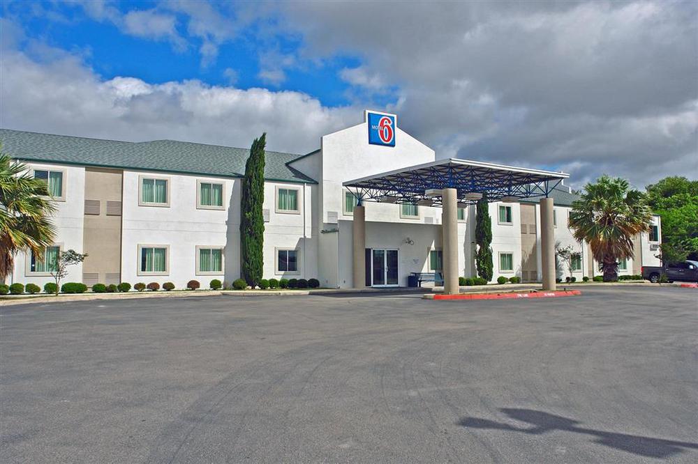 Motel 6 New Braunfels Amenities photo